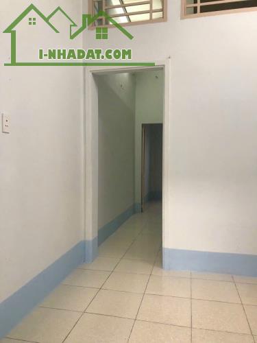 Cho thuê nhà hẻm 90 hùng vương gần vincom hùng vương giá 3,5 triệu - 3