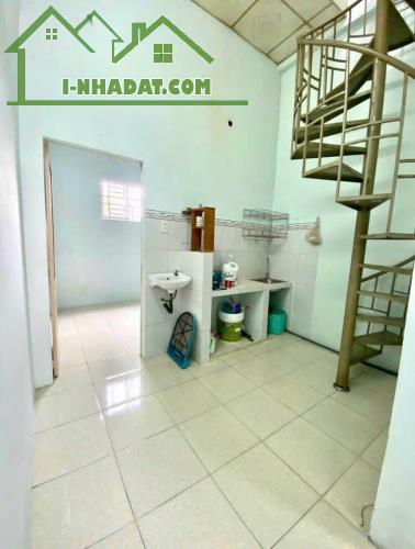 Cho thuê nhà hẻm 90 hùng vương gần vincom hùng vương giá 3,5 triệu - 4