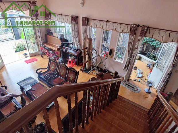 Bán nhà MT biệt thự, 244 Man Thiện giá rẻ nhất khu vực, DT 200m2 (10x20m) giá chỉ 16.9tỷ ( - 1
