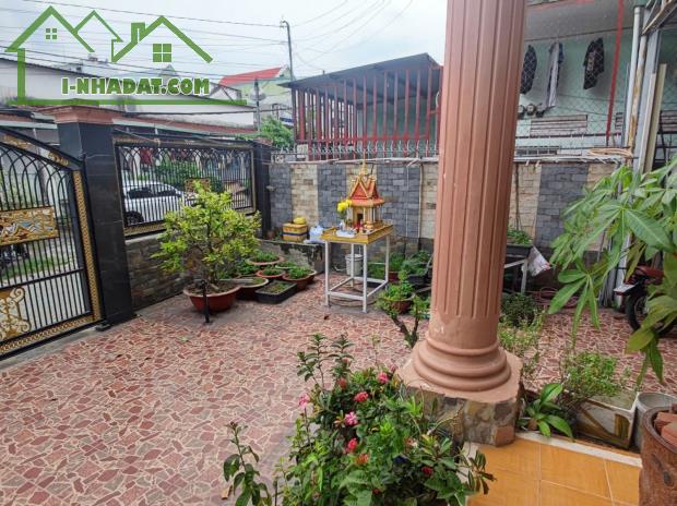 Bán nhà MT biệt thự, 244 Man Thiện giá rẻ nhất khu vực, DT 200m2 (10x20m) giá chỉ 16.9tỷ ( - 3