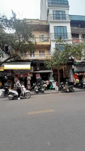 Bán Nhà Mặt Phố Quận Hoàn Kiếm 125m4T MT5,9m Vỉa Hè 1 SỔ 1 CHỦ 78,8 Tỷ Hàng Chiếu. - 1