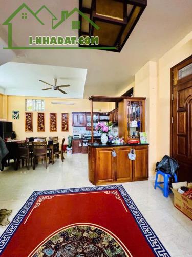 NHÀ ĐẸP LÔ GÓC- KINH DOANH - MẶT TIỀN RỘNG - Ô TÔ ĐỖ CỬA - NGÕ THÔNG THOÁNG RỘNG - SINH - 1