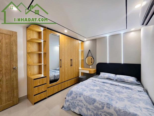 Nhà cấp 4 lửng đúc . Mặt tiền đường Lâm Nhĩ . Diện tích : 70m , ngang 5m . Giá : 4tỷ530 TL - 1