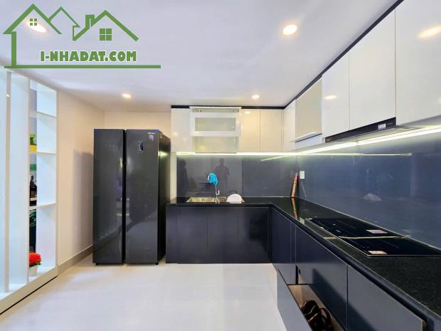 Nhà cấp 4 lửng đúc . Mặt tiền đường Lâm Nhĩ . Diện tích : 70m , ngang 5m . Giá : 4tỷ530 TL - 3