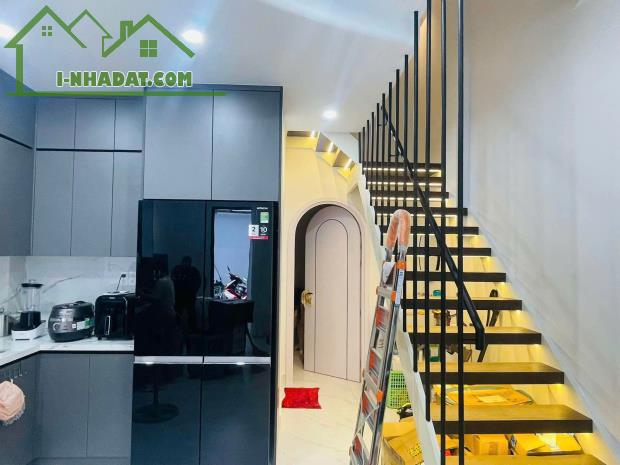 Nhà mới-Ngay Lê Văn Việt-Hẻm xe hơi-Cạnh ĐH TCMKT- Sổ vuông vức hoàn công đủ- Chỉ 4.75 tỷ - 1