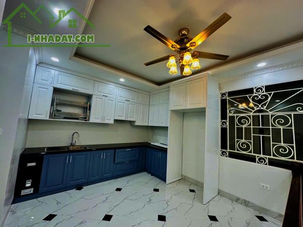 BÁN NHÀ PHỐ TRẠM 44M2 - NHỈNH 6TỶ, NGÕ NÔNG -Ô TÔ- GẦN PHỐ - 2