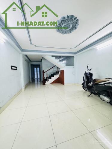 MẶT TIỀN KINH DOANH KẾ CHỢ PHÚ ĐỊNH, QUẬN 8, 4X15M, GIÁ NHỈNH 6 TỶ NHẸ