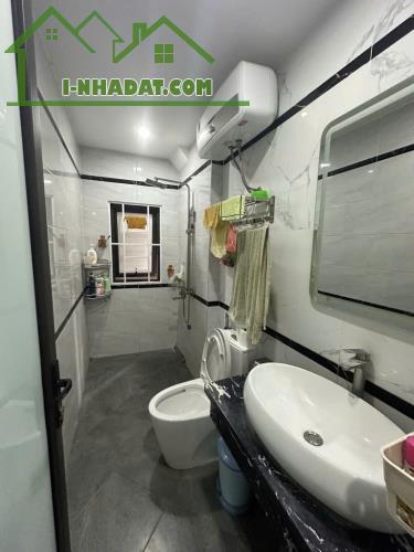 7,65 tỷ cách một nhà ra phố Kim Giang 4p ngủ 5 tầng/ Q Thanh Xuân - 4