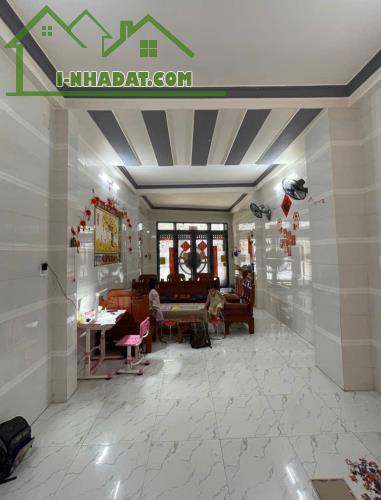 BÁN NHÀ 3 TẦNG HUỲNH TẤN PHÁT – GẦN PHÚ MỸ HƯNG – XE HƠI ĐỖ CỬA – CHỈ 8 TỶ