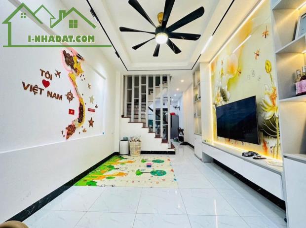 Cho thuê nhà nguyên căn ngõ 168 Kim Giang, 5 tầng x 38m2, 5 ngủ, 15 Triệu ở gia đình