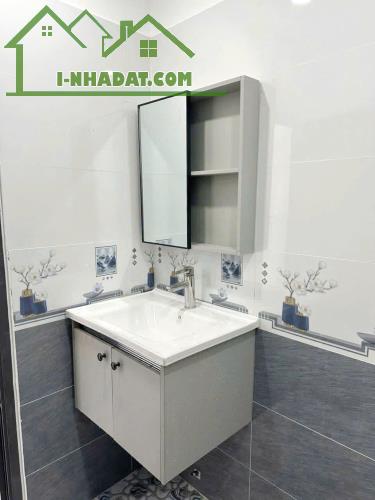 Nhà mới 3 tầng (4PN) hẻm thông Bình Đông P13Q8 - 3