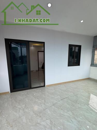 Bán nhà khu vực Trần Đại Nghĩa, DT 45m x 5 tầng, mặt tiền 5.6m, gara ô tô, 11.9 tỷ đồng