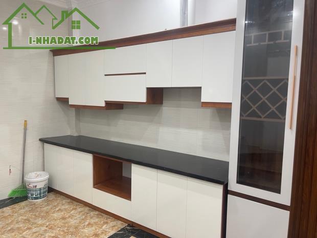 Duy nhất 1 căn !!! chỉ nhỉnh 4 tỷ nhà 30m x 6T Thạch Bàn cách 1 nhà ra oto, sổ đẹp, nhanh - 1