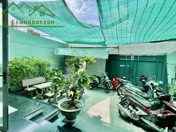Bán siêu phẩm Biệt Thự Ấp 4 MT Xuân Thới Thượng 6.1 chỉ 8 tỷ TL.
