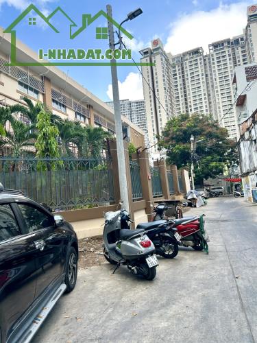 CHÍNH CHỦ CẦN BÁN NHÀ MẶT PHỐ- BẾN VÂN ĐỒN - MẶT ĐƯỜNG 12M - XE HƠI ĐẬU CỪA - GẦN TRƯỜNG
