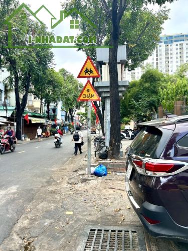 CHÍNH CHỦ CẦN BÁN NHÀ MẶT PHỐ- BẾN VÂN ĐỒN - MẶT ĐƯỜNG 12M - XE HƠI ĐẬU CỪA - GẦN TRƯỜNG - 1