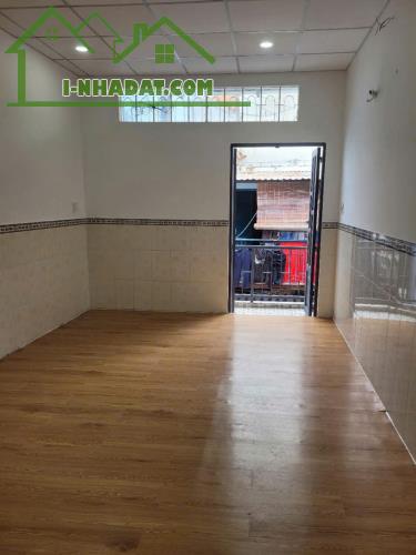 SÁT MẶT TIỀN TRUNG TÂM Q4 
NGANG 3.5 NỞ 3.8 DÀI 9 
HƠN 2 TỶ - 2