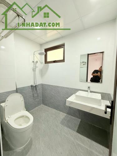NHỈNH 5 TỶ XÍU Hàng Hiếm Giang Biên nhà đẹp 5T 1 nhà ra oto tránh. LH 0936123469 - 3