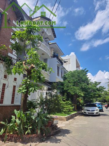Bán Nhà 3 Tầng KHU BÊN SÔNG HIỆP BÌNH CHÁNH 120M2 Ngang Bề Thế 8M Vuông Vức NHỈNH 15 TỶ
