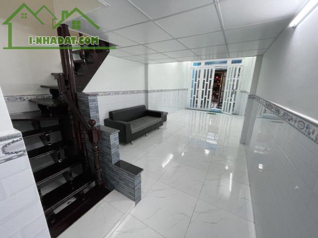 PHƯỜNG 8 TÂN BÌNH - GIÁP TRUNG TÂM Q 10 - HẺM 3.5M THÔNG 958 LẠC LONG QUÂN- 3 TẦNG - 2 - 1