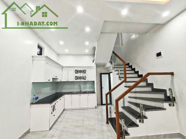 Bán nhà 4 tầng lô góc độc lập ngõ 633 Thiên Lôi - 1