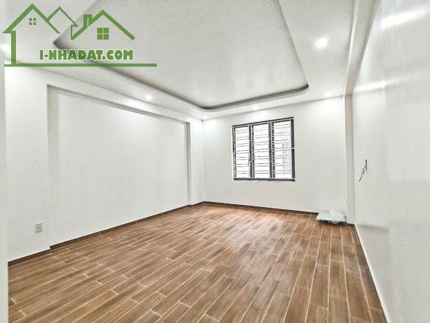 Bán nhà 4 tầng lô góc độc lập ngõ 633 Thiên Lôi - 4