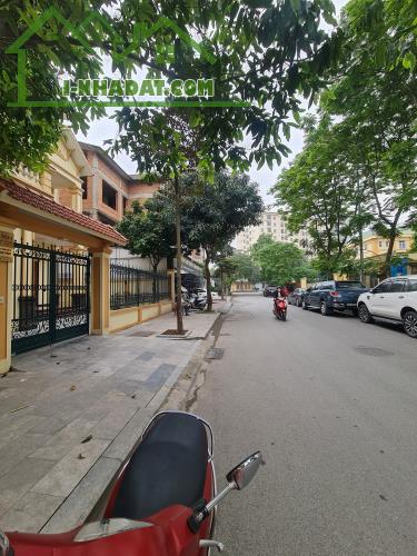 Phân lô Linh Đàm, Đặng Xuân Bẳng - 80m2 - 5 tầng - Mặt Tiền 6M - Ô tô Tránh, Vỉa Hè