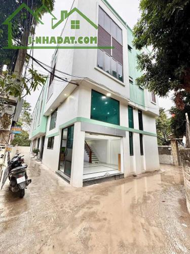Nhà 5 tầng nằm mặt ngõ, ô tô vào, cách trục chính chỉ 30m. Không mua căn này thì thật sự t