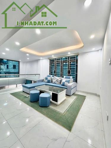 Nhà 5 tầng nằm mặt ngõ, ô tô vào, cách trục chính chỉ 30m. Không mua căn này thì thật sự t - 3