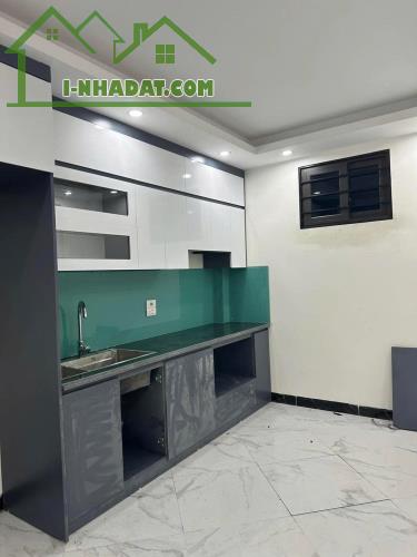 Nhà 5 tầng nằm mặt ngõ, ô tô vào, cách trục chính chỉ 30m. Không mua căn này thì thật sự t - 4