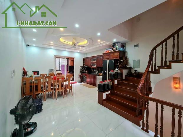 BÁN NHÀ LIỀN KỀ VĂN KHÊ, VỊ TRÍ KINH DOANH, NHÀ ĐẸP, 83M2, GIÁ RẺ CHỈ NHỈNH 17 TỶ.