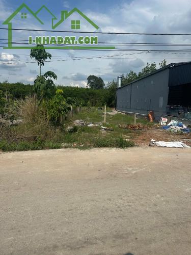 Bán Gấp Mảnh Đất 204m2 Ngay Khu Công Nghiệp Có Khu Dân Cư Đang Sinh Sống