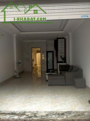 Bán nhà ngõ 68 Cầu Giấy, Quận Cầu Giấy, ô tô đỗ cổng ,thang máy, 40m2, 6 tầng, nhỉnh 11 tỷ