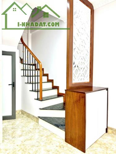 Bán nhà ngõ 68 Cầu Giấy, Quận Cầu Giấy, ô tô đỗ cổng ,thang máy, 40m2, 6 tầng, nhỉnh 11 tỷ - 2