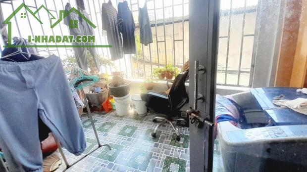 Rè  Quá, Nhà Mặt Tiền Q2, DT 77m2, Ngang Khủng 8m, Hẻm Xe Hơi, Giá chỉ 9.6ty