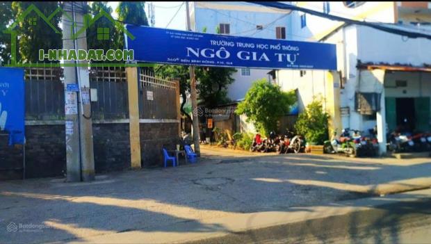 Bán nhà cũ tiện xây mới, 84m2 đường ô tô 8m ngay trước cổng trường THPT Ngô Gia Tự Quận 8 - 1