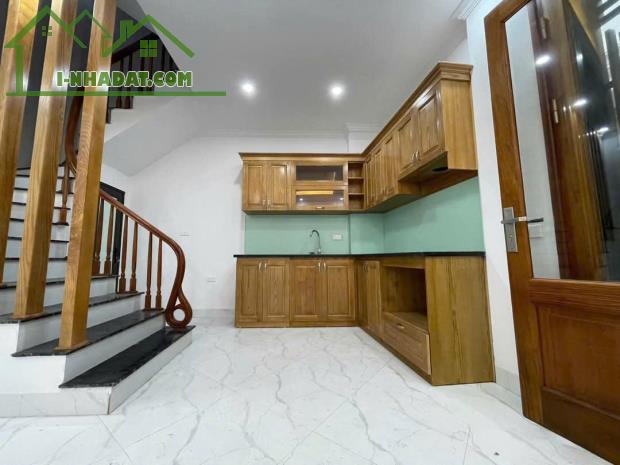 Bán nhà 6 tầng Cổ Nhuế – 32m² – MT 6m – Ngõ rộng, ô tô vào tận cửa – Giá chỉ 5.95 tỷ