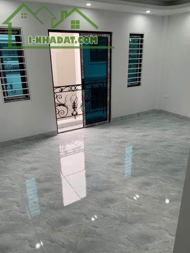 3.55 Tỷ Lô Góc - 2 Thoáng - Oto Cách Nhà 2 Bước Ngay Gần Chợ Phượng - Phụng Châu - 2
