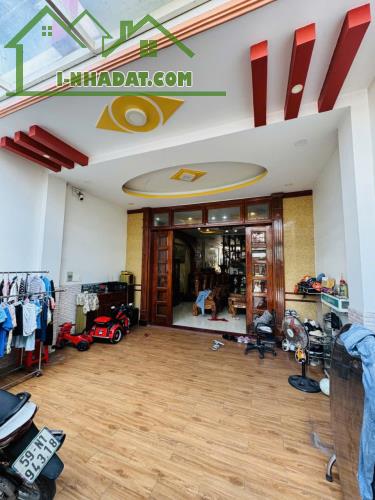 Bình Tân, Mặt tiền KD, Nhà đẹp 3 tầng, 100m2, ngang 5m, giá rẻ.