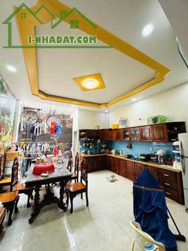 Bình Tân, Mặt tiền KD, Nhà đẹp 3 tầng, 100m2, ngang 5m, giá rẻ. - 2