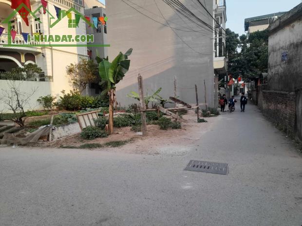 ĐẤT ĐỒNG MAI LÔ GÓC ÔTÔ ĐỖ CỬA GẦN TRƯỜNG HỌC NHỈNH 3TỶ