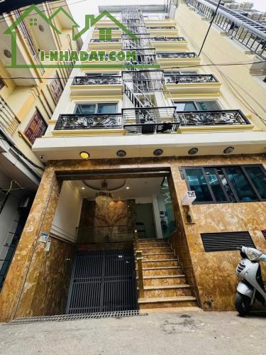 NHÀ VỊ TRÍ ĐẸP -  GIÁ TỐT Cần Bán TOÀ NHÀ CHDV LÔ GÓC tại quận Cầu Giấy, TP Hà Nội