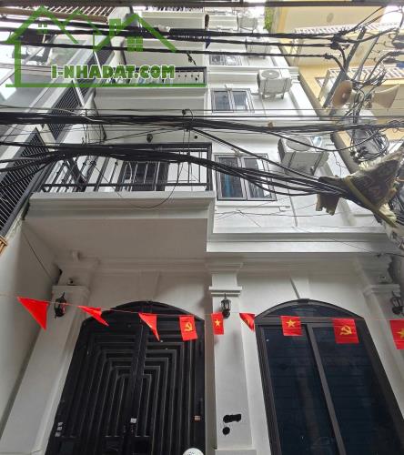 Bán nhà dòng tiền phố Chùa Bộc, 90m2, 7 tầng, 13 phòng, đang cho thầu 80tr/tháng, giá