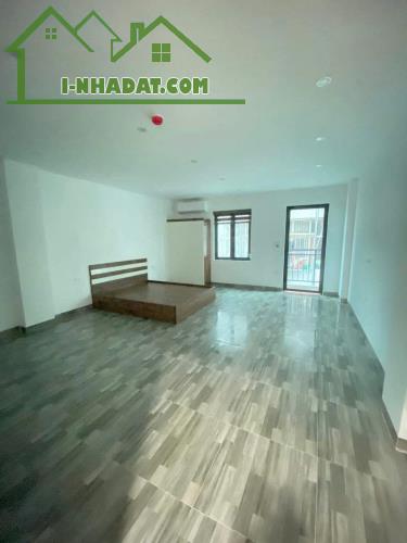 Bán nhà dòng tiền phố Chùa Bộc, 90m2, 7 tầng, 13 phòng, đang cho thầu 80tr/tháng, giá - 2