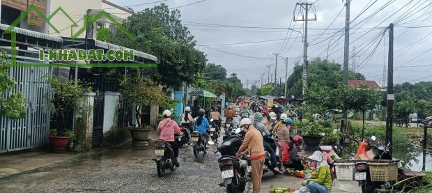 Chính chủ cần bán gấp lô đất kinh doanh buôn bán sầm uất đường 15m trục chính vào KCN - 2