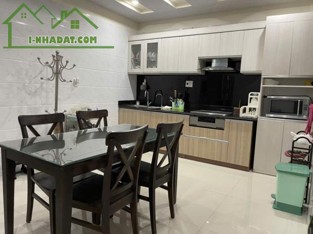 Bán nhà Tô Vũ - 193 Văn Cao, 61m 4 tầng, ngõ ô.tô, giá  4.35 tỉ