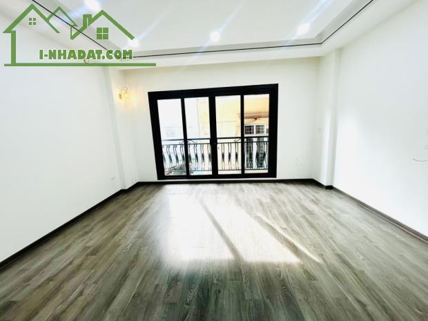 BÁN NHÀ NGUYỄN KHOÁI - CÁCH TIME 1KM - Ô TÔ VÀO NHÀ - TRƯỚC NHÀ Ô TÔ TRÁNH - THOÁNG MÁT - - 2