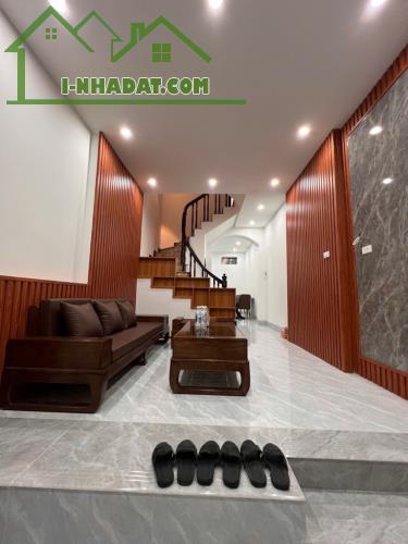 BÁN NHÀ GIÁI PHÓNG, KIM ĐỒNG, Ô TÔ ĐỖ CỬA,DT 40M2, 8.98 TỶ