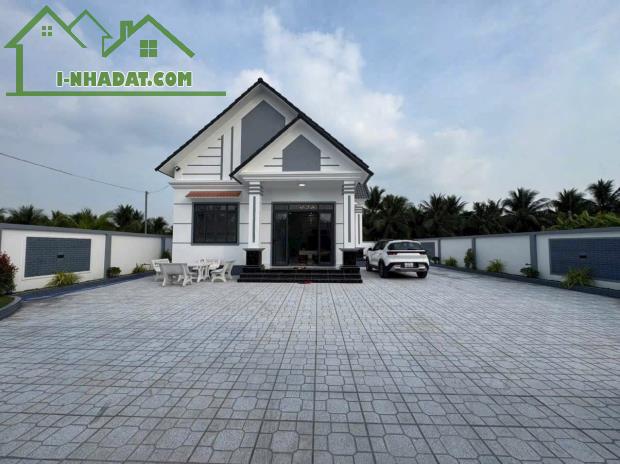 Nhà mái thái, sân vườn 3PN đường ô tô tặng full nội thất hỗ trợ ngân hàng