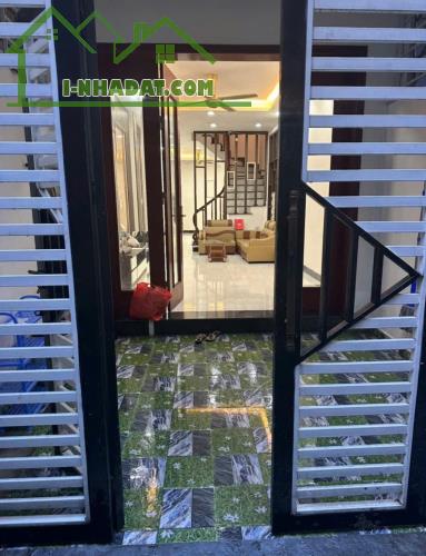 Cho thuê nhà nguyên căn ở gia đình ngõ Gốc Đề, 4 tầng x 60m2, 4 ngủ, 15 Triệu